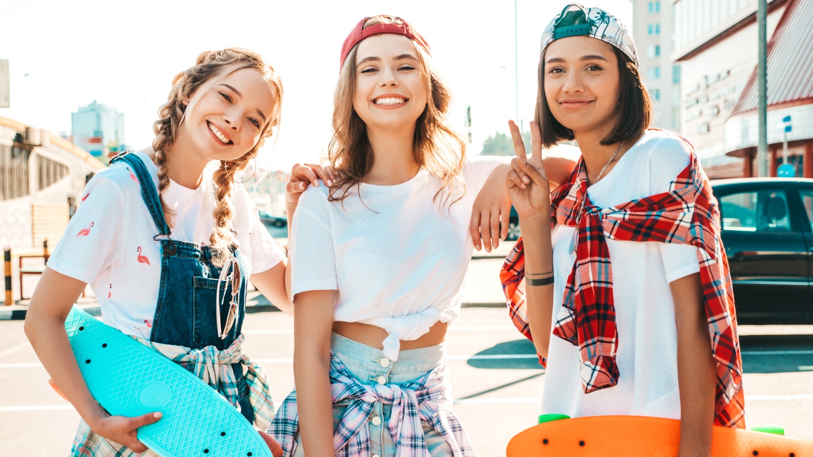 Teenager Outfits 2025: Welche Mode junge Menschen im neuen Jahr begeistert